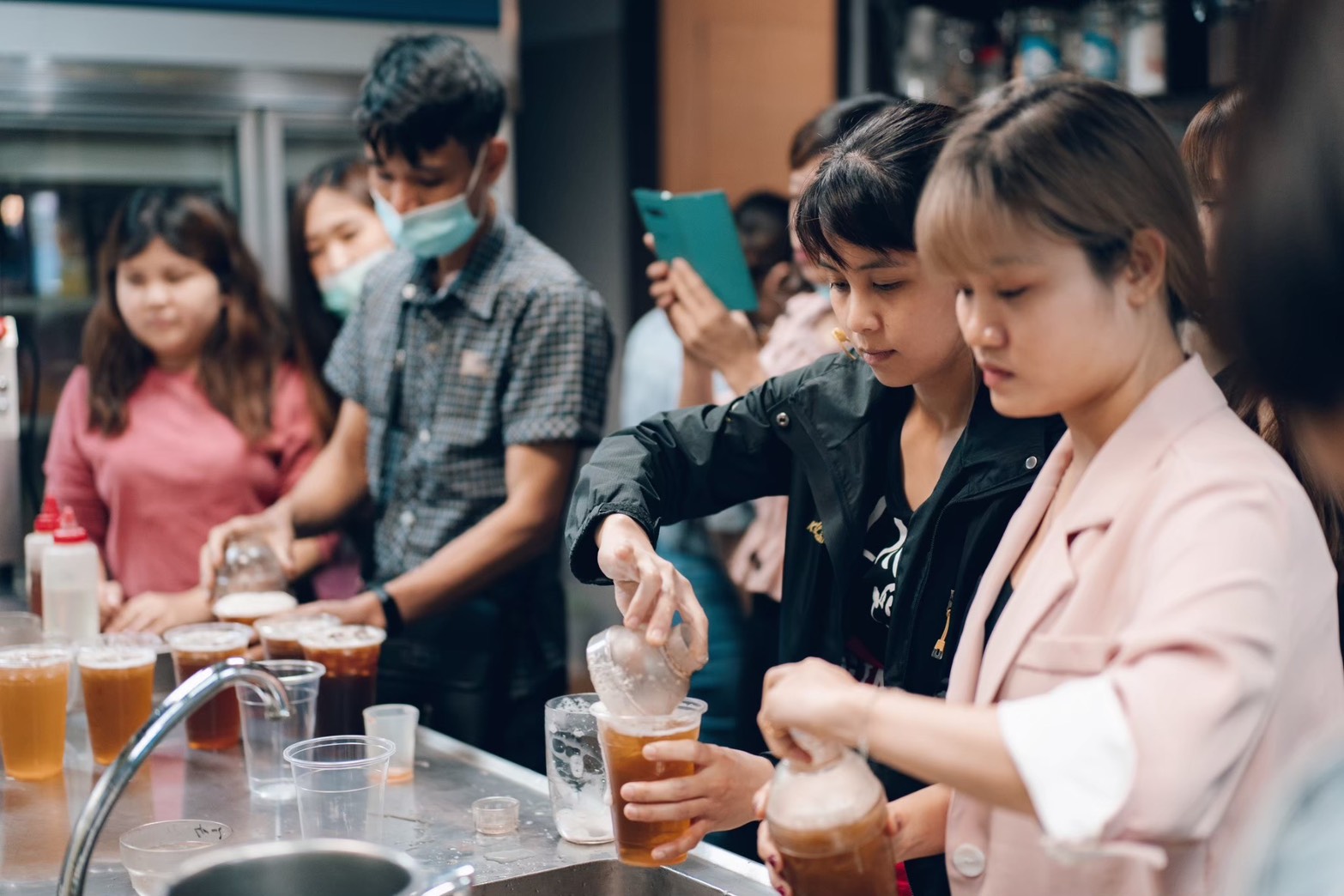 Students practicing bubble tea making